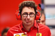 F1, Binotto ride della Ferrari che ha contribuito ad affondare: imbarazzo