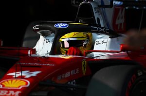 Qualifica GP Bahrain, Ferrari in prima fila con Hamilton. Leclerc in difficoltà