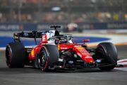 GP Singapore, Ferrari: Leclerc secondo perde la sfida con Verstappen. Hamilton finale difficile