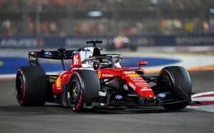 GP Singapore, Ferrari: Leclerc secondo perde la sfida con Verstappen. Hamilton finale difficile